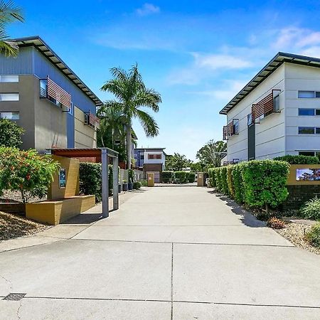 Quarterdecks Retreat Villa Urangan Bagian luar foto