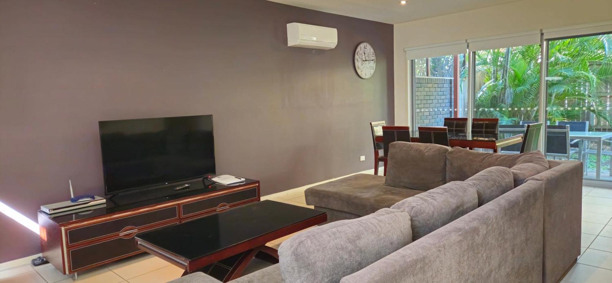Quarterdecks Retreat Villa Urangan Bagian luar foto