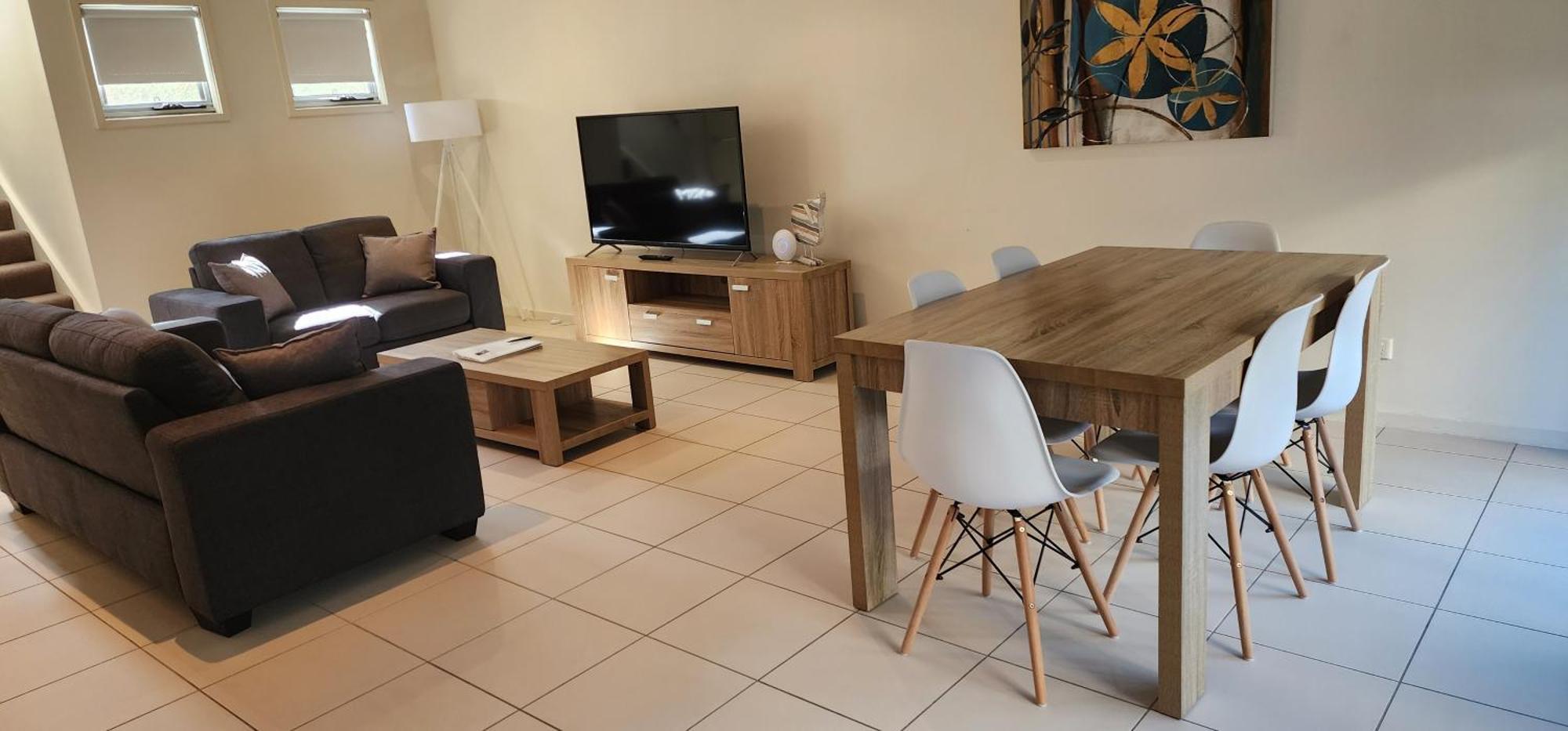 Quarterdecks Retreat Villa Urangan Bagian luar foto