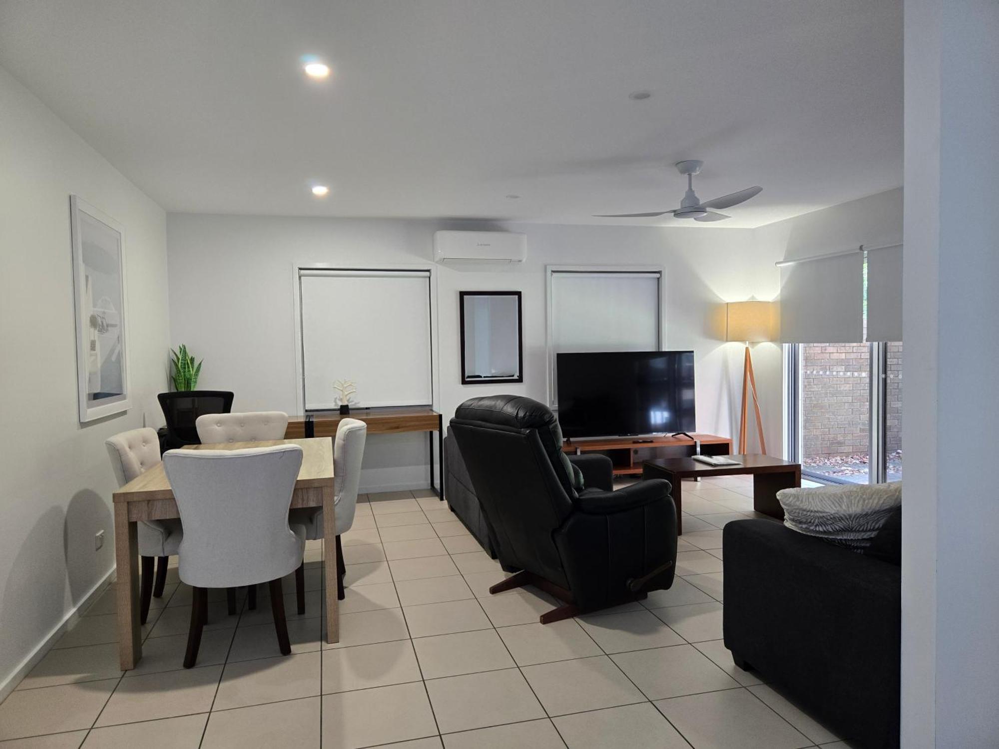 Quarterdecks Retreat Villa Urangan Bagian luar foto