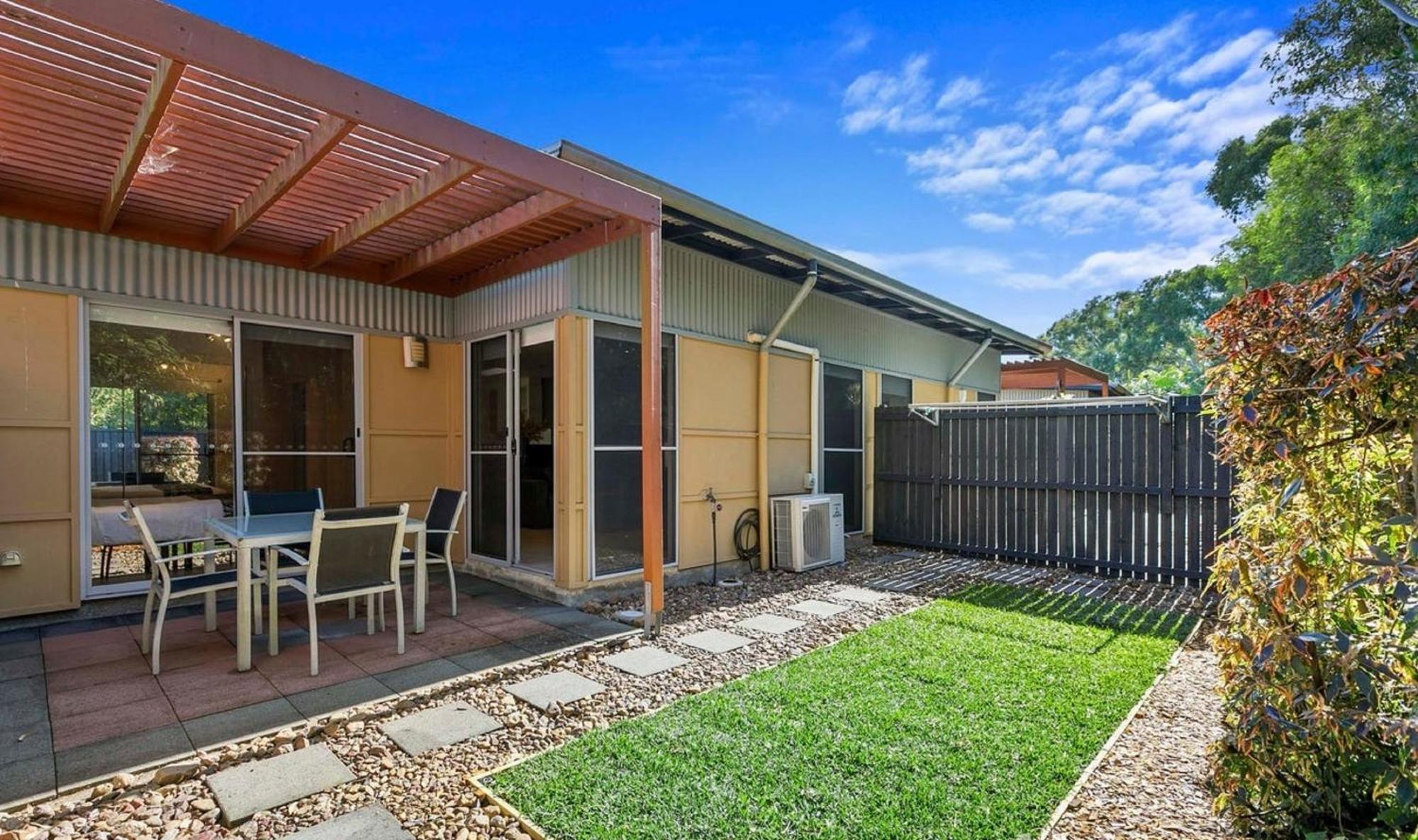 Quarterdecks Retreat Villa Urangan Bagian luar foto