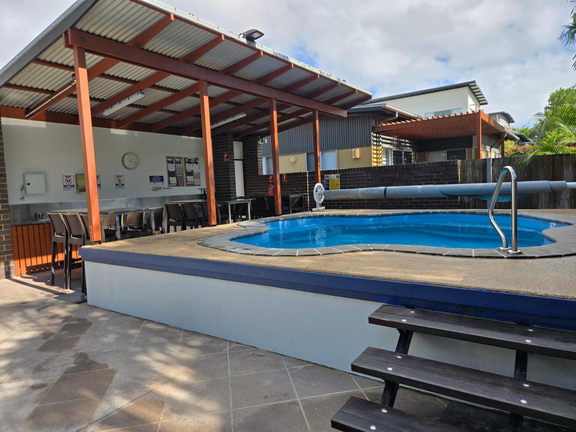 Quarterdecks Retreat Villa Urangan Bagian luar foto