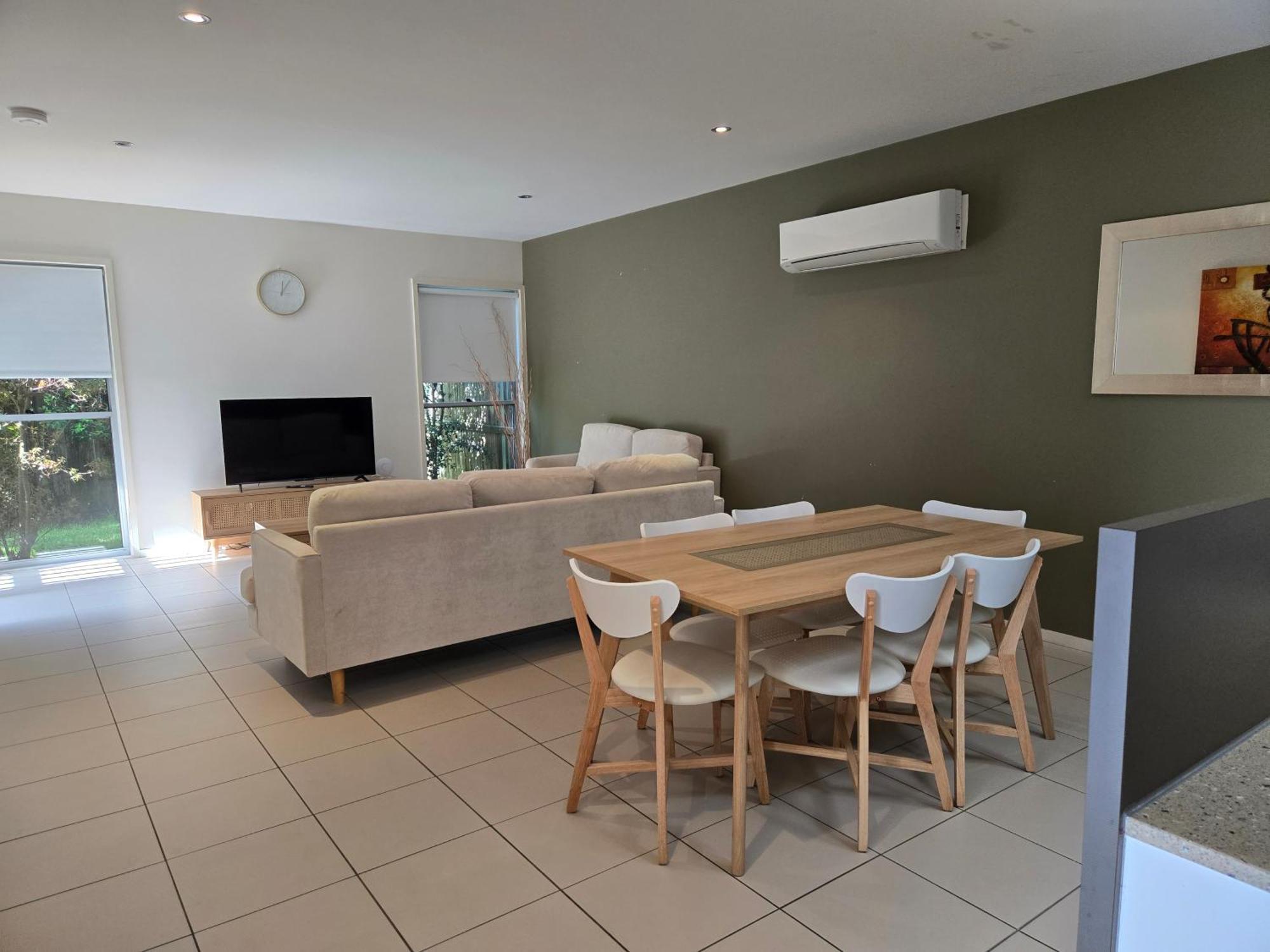 Quarterdecks Retreat Villa Urangan Bagian luar foto