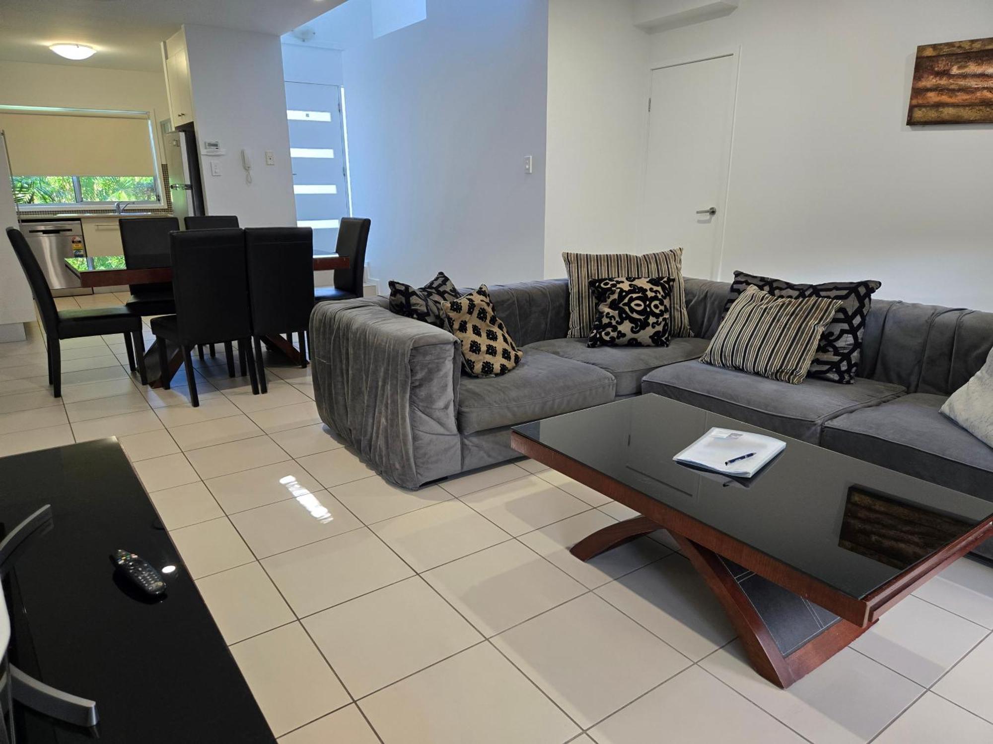Quarterdecks Retreat Villa Urangan Bagian luar foto