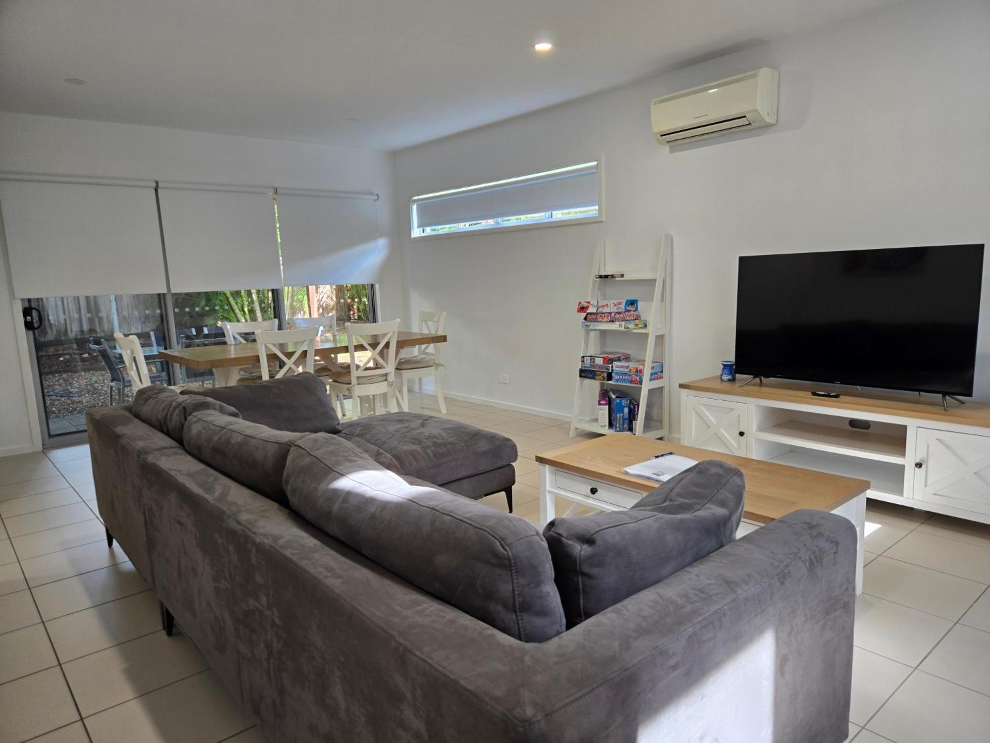 Quarterdecks Retreat Villa Urangan Bagian luar foto